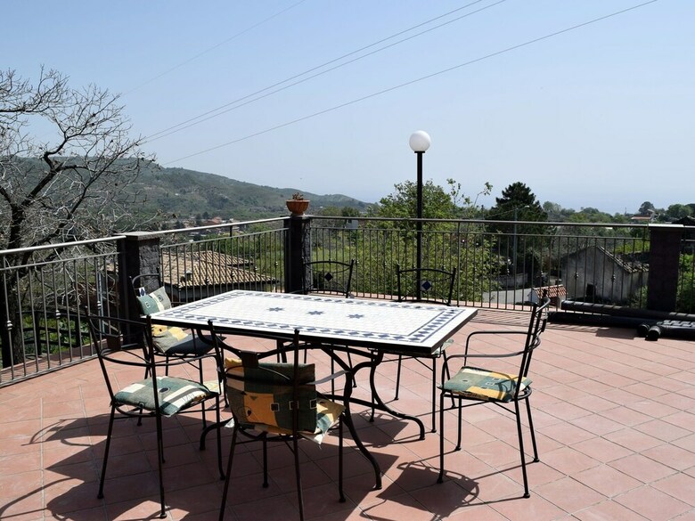 Charming Holiday Home In Piedimonte Etneo With Pool