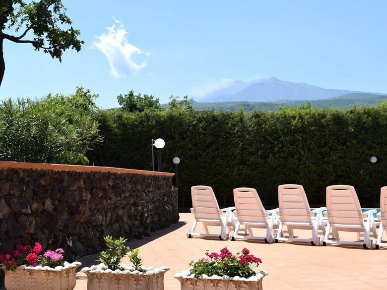Charming Holiday Home In Piedimonte Etneo With Pool