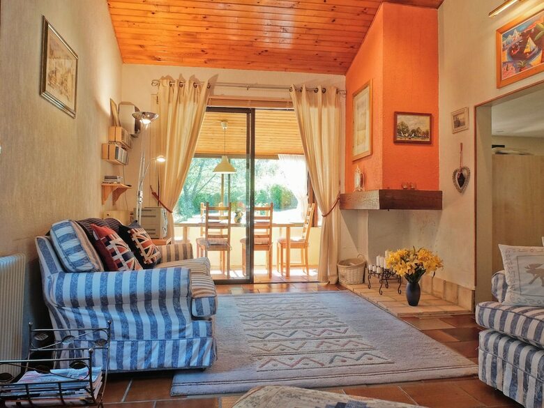 Spacious Holiday Home In Anglars-nozac With Swimming Pool