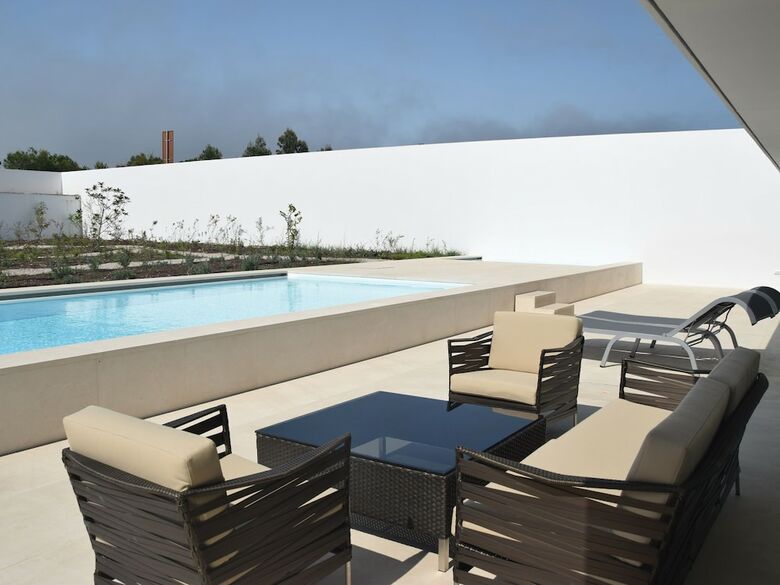 Modern Villa In �bidos Lisbon With Garden And Pool
