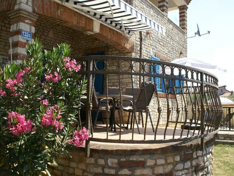 Lovely Villa In Ka?telir Croatia With Private Pool