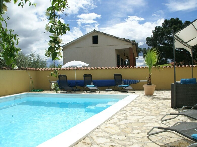 Lovely Villa In Ka?telir Croatia With Private Pool