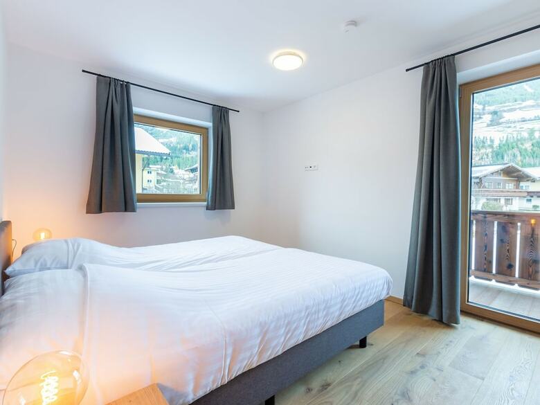 Large Luxury Chalet, Ski Slopes And Center Accessible On Foot
