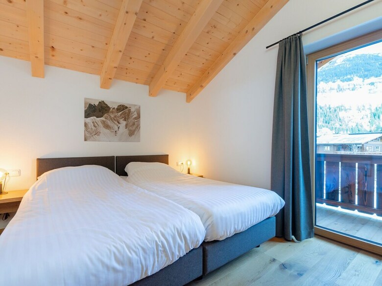 Large Luxury Chalet, Ski Slopes And Center Accessible On Foot