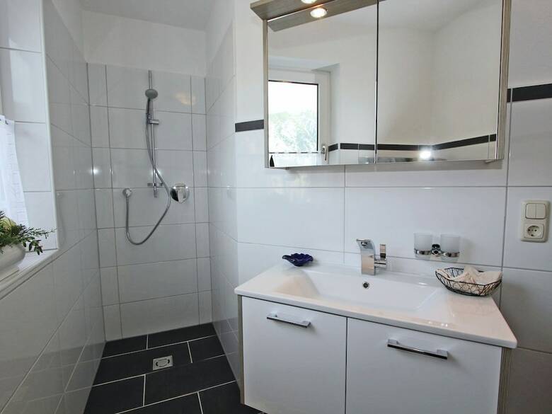 Beautiful Apartment In Maurach With Garden