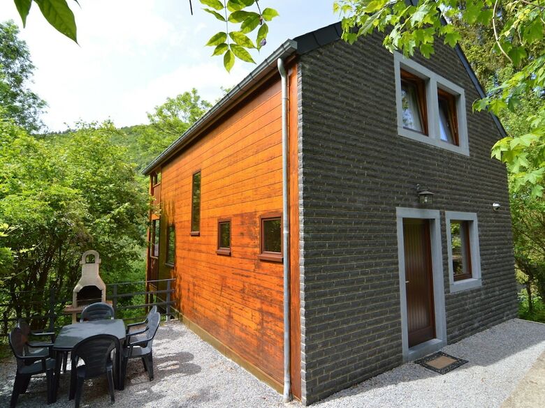 Comfortable Modern Chalet With Wood Finish