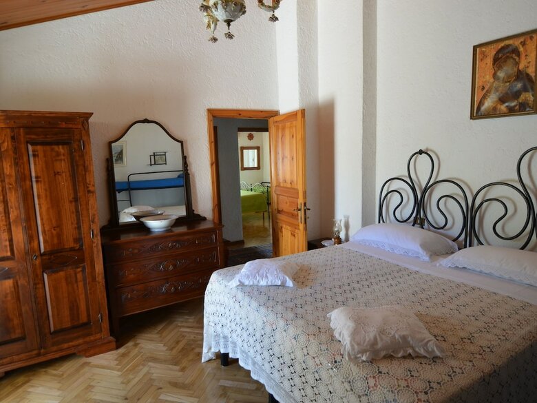 Villa From 1831 In Natural Environment, Strategic Location For Trips