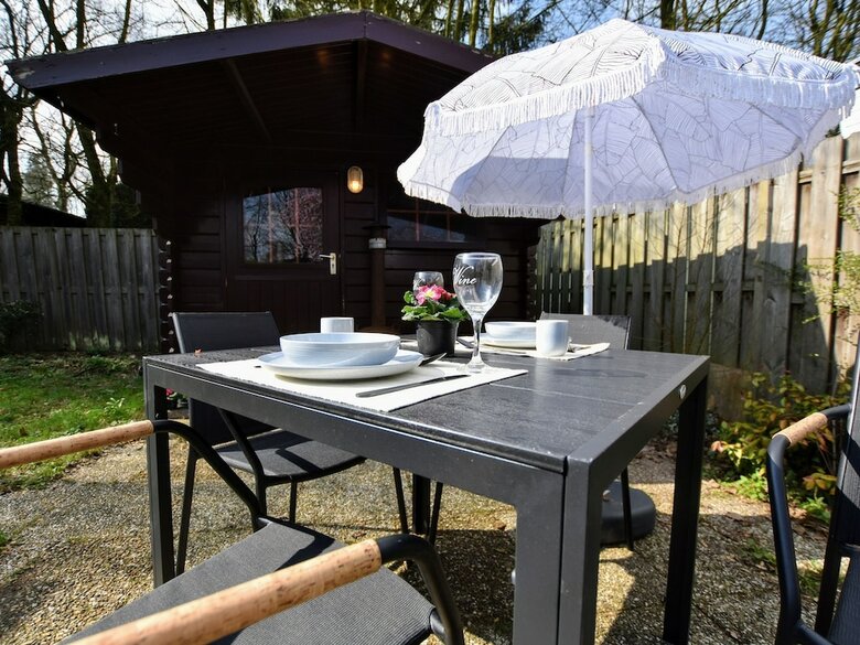 Tasteful Chalet With Veranda In The Veluwe