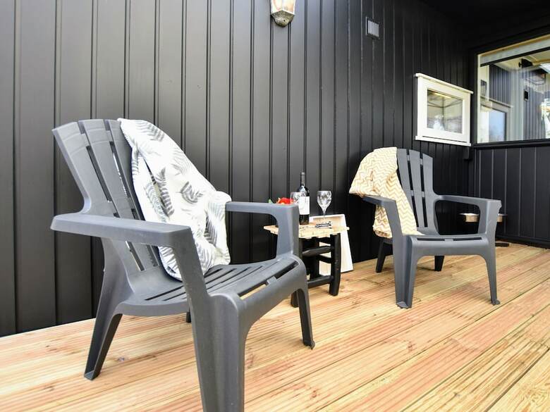 Tasteful Chalet With Veranda In The Veluwe