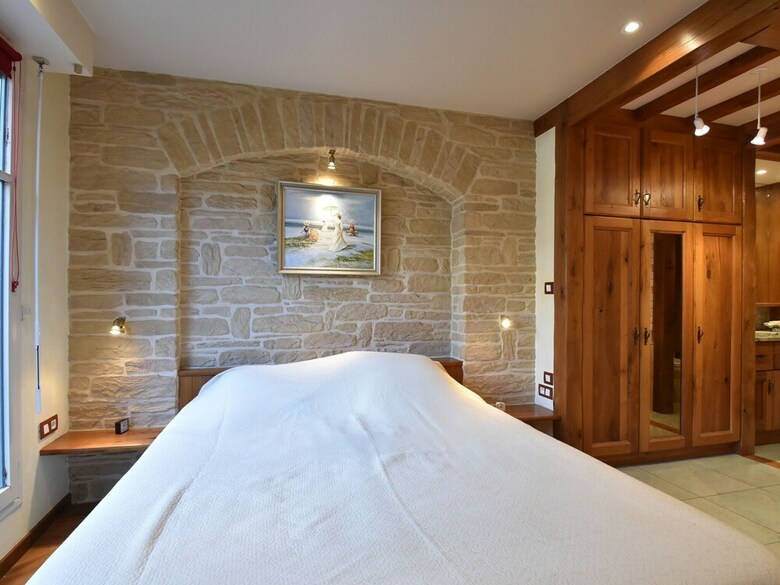Cosy Apartment In Honfleur With A Private Garden