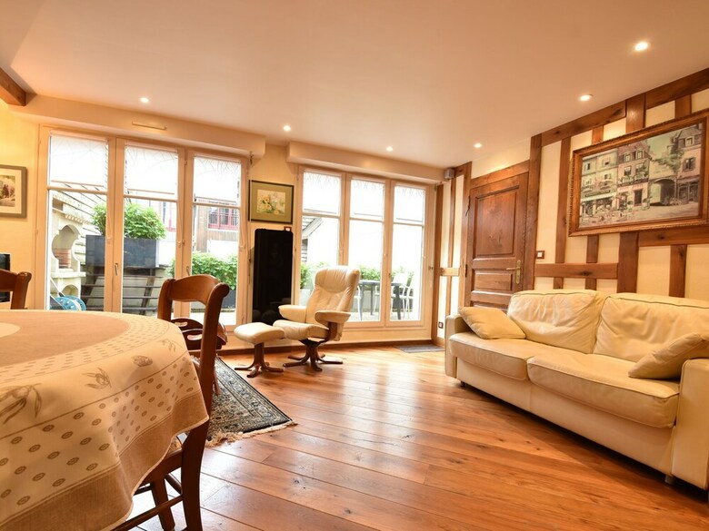Cosy Apartment In Honfleur With A Private Garden