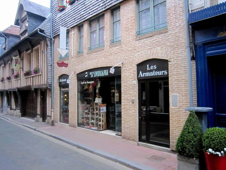 Cosy Apartment In Honfleur With A Private Garden