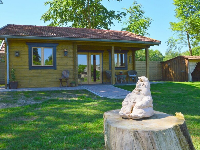 Cosy Chalet In Lottum With Garden