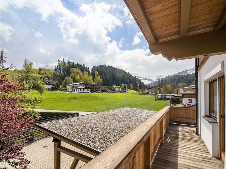 Spacious Apartment In Ellmau With Parking