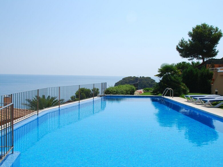 Apartment With Joint Pool And Fantastic Sea View