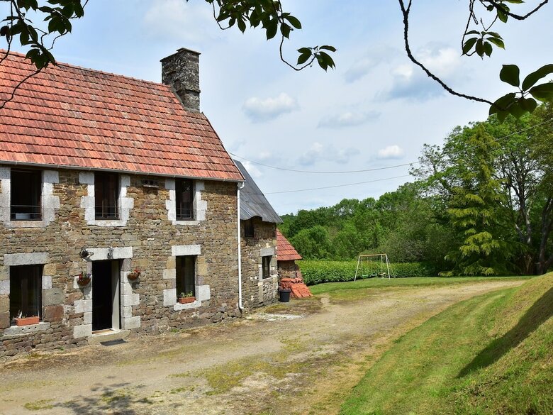 Lovely Holiday Home Amidst Meadows In Sourdeval-les-bois