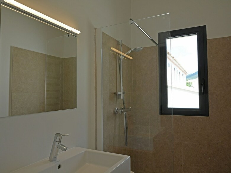 Vibrant Villa In Malauc�ne With Private Garden