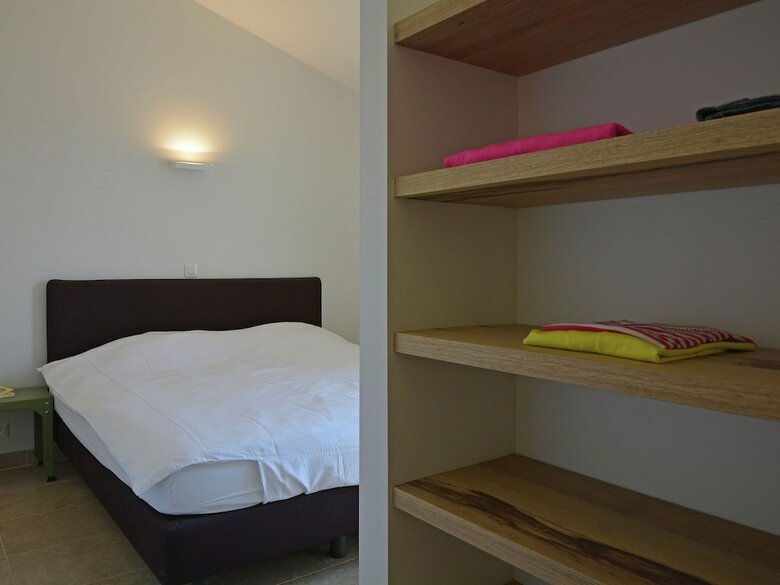 Vibrant Villa In Malauc�ne With Private Garden