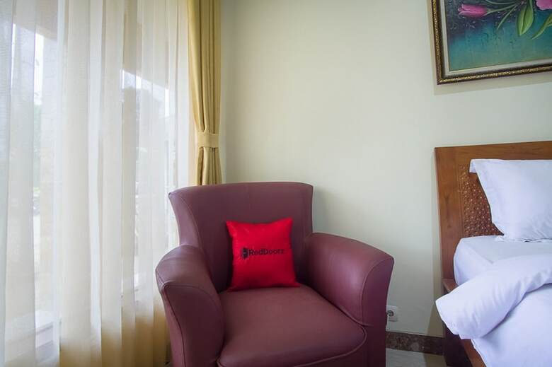 Hotel Reddoorz Plus @ Pancer Door Beach