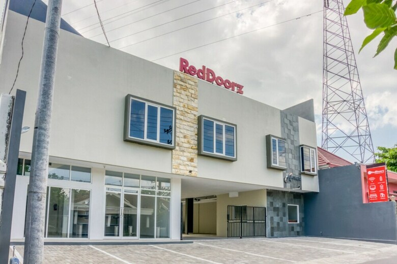Hotel Reddoorz @ Plemburan Jakal 2