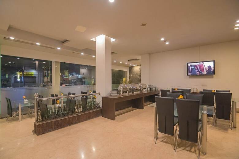Hotel Reddoorz Premium Near Paris Van Java Mall