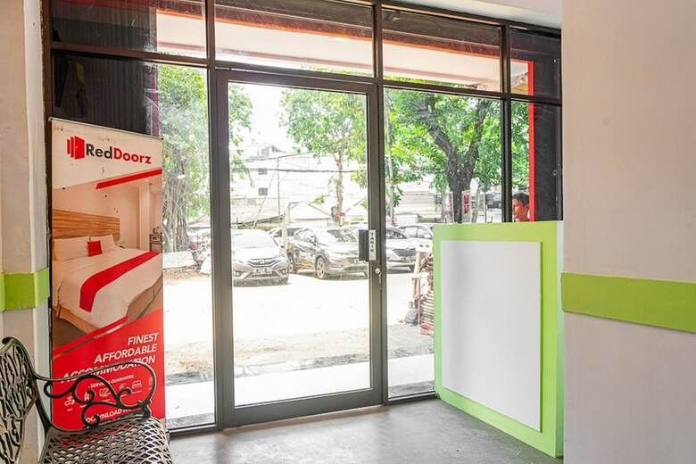 Hotel Reddoorz Near Pecenongan 2