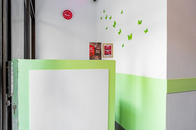 Hotel Reddoorz Near Pecenongan 2