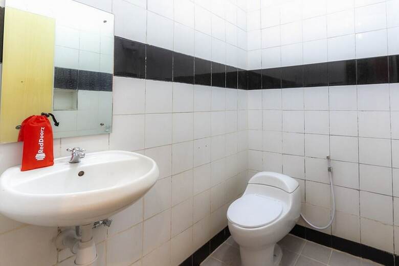 Hotel Reddoorz @ Jalan Sei Mencirim Medan