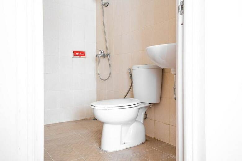 Hotel Reddoorz Near Siloam Karawaci 3