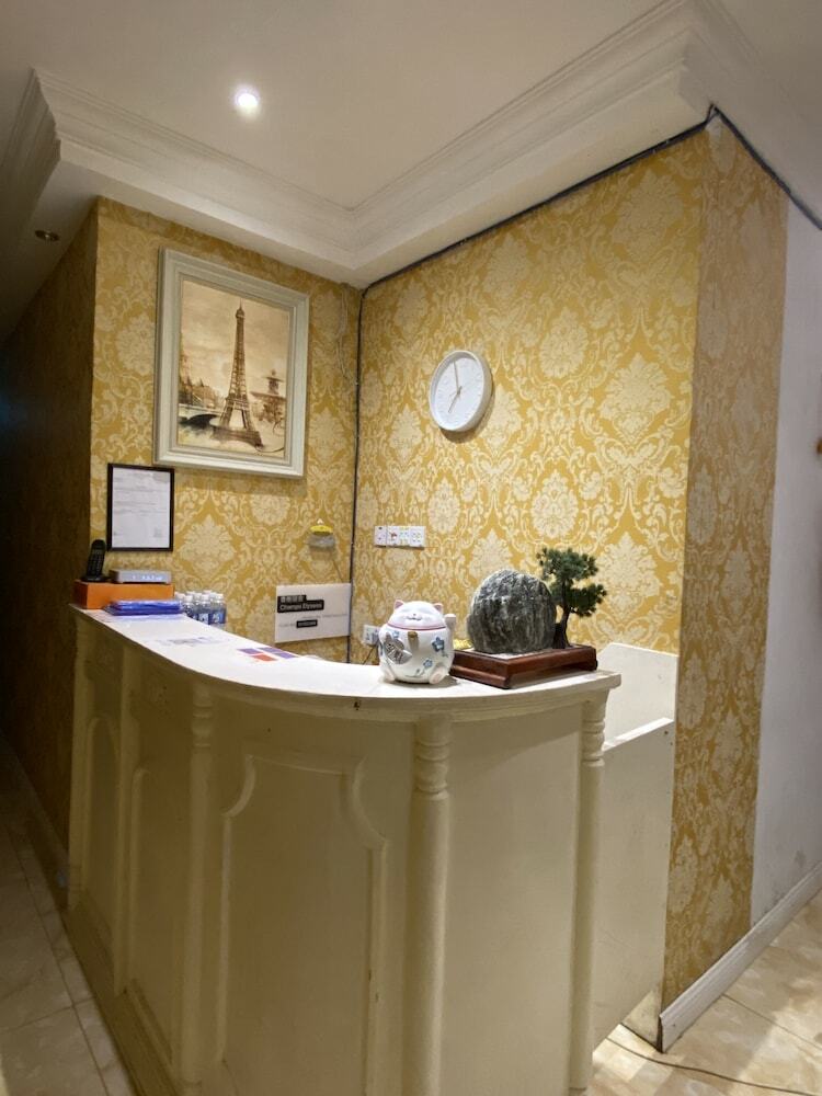 Hotel Spot On 89947 Champs Elysees