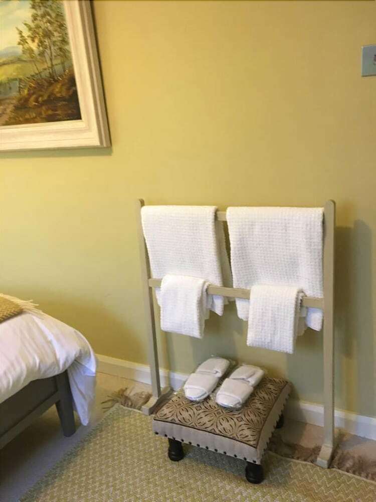 Bumble Bee Cottage