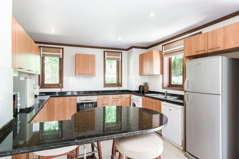 7 Bedroom Twin Villas On Beach Front Resort Tg48/25