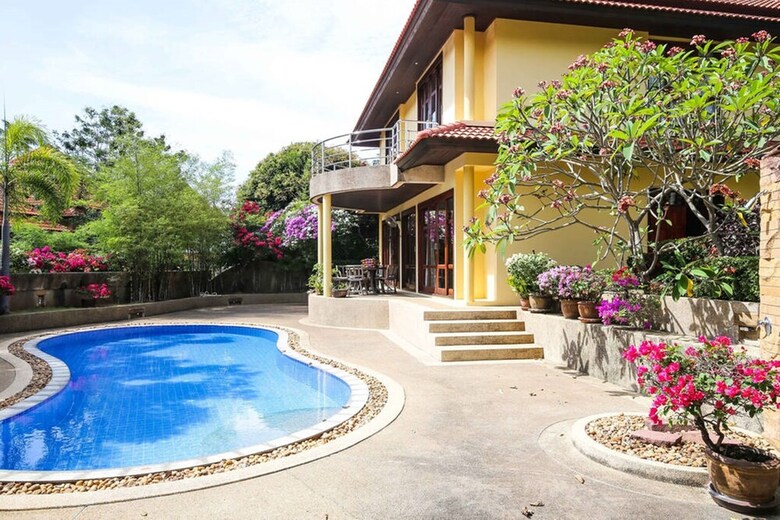 7 Bedroom Twin Villas On Beach Front Resort Tg48/25
