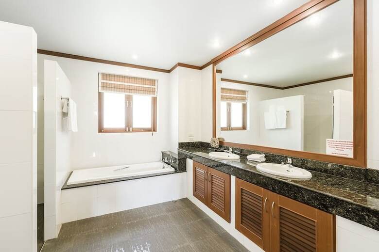 7 Bedroom Twin Villas On Beach Front Resort Tg48/25