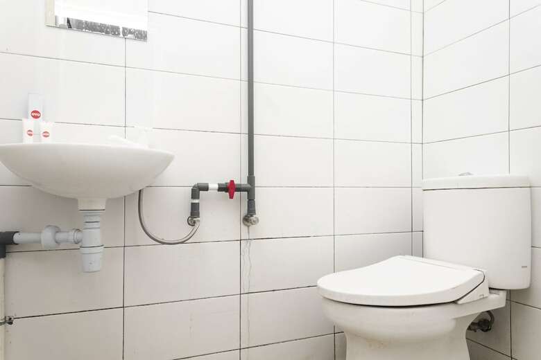 Hostal Oyo 681 Wisma Family Raya