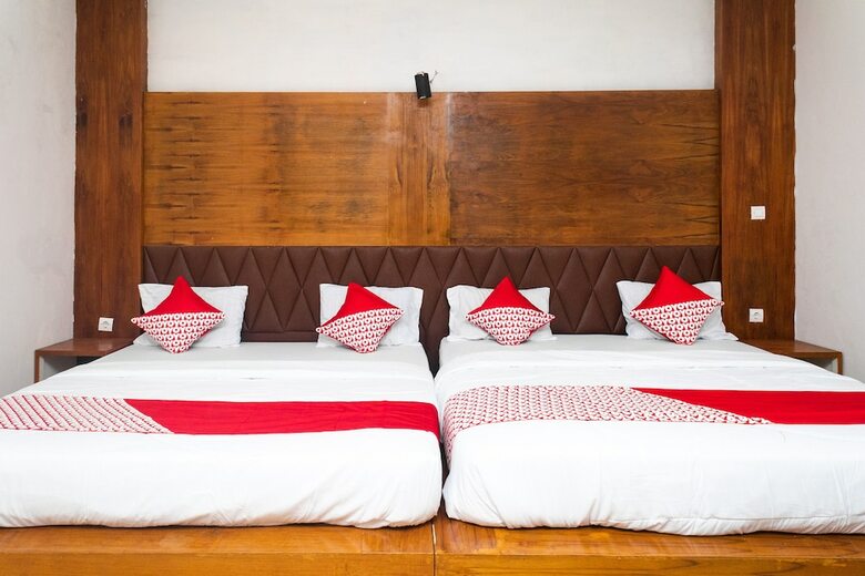 Hostal Oyo 681 Wisma Family Raya