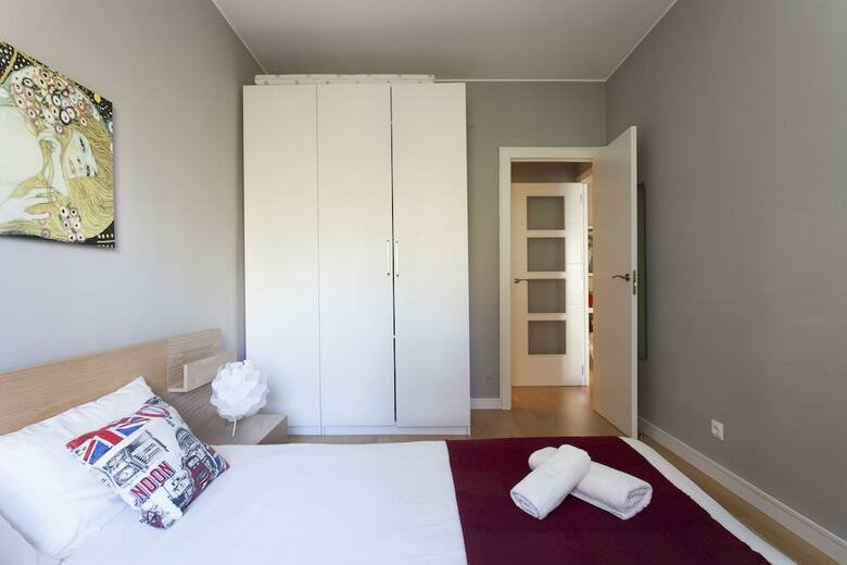Ab Gaud� Avenue Apartment