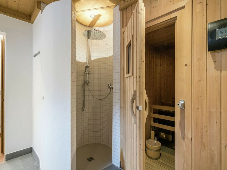Spacious Holiday Home In Wald Im Pinzgau With Sauna
