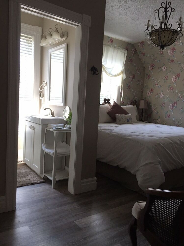 Kingsville House Bed And Breakfast