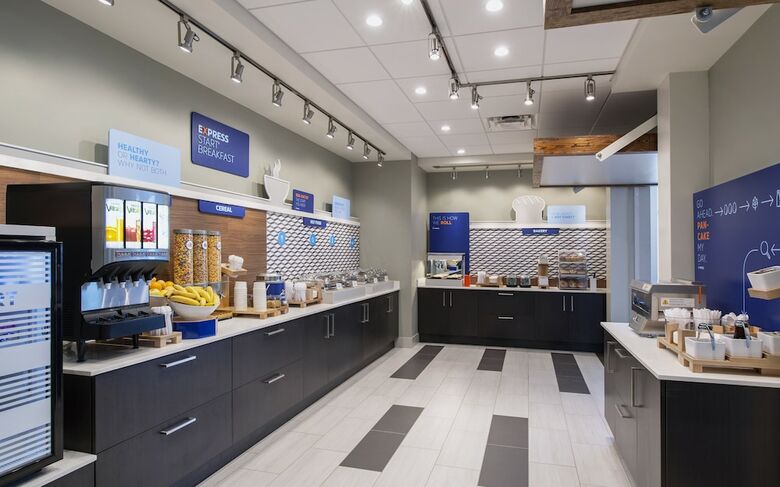 Hotel Holiday Inn Express & Suites Brandon