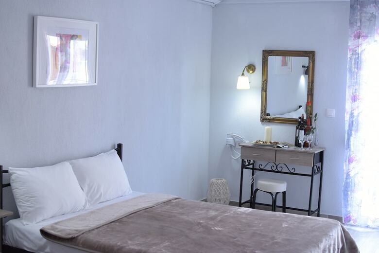 Aparthotel Gatos Village Studios & Apartments