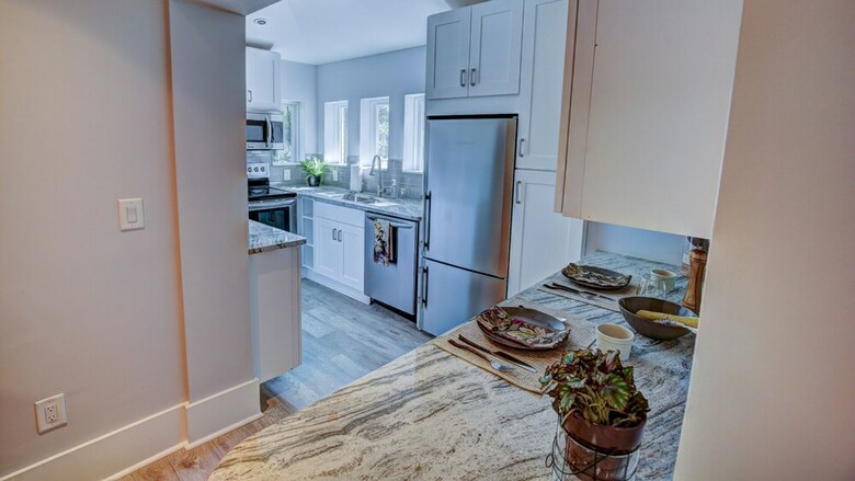 9 Bedroom, South Mint Street