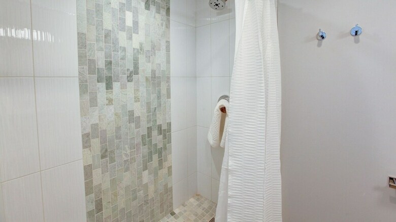 2 Bedroom, Woodside Avenue