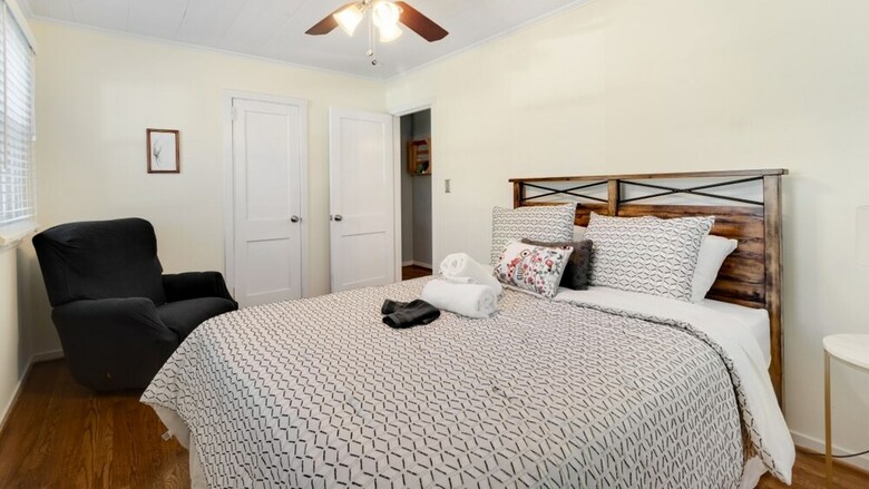 3 Bedroom, Manhasset Road