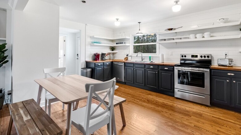 5 Bedroom, Belmeade Drive