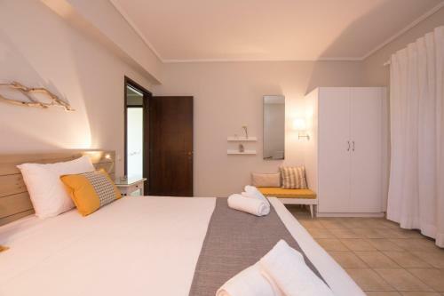 Hotel Golden Coast Boutique - Luxury Living