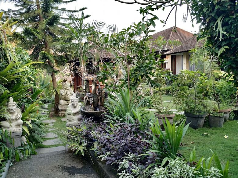 Hotel Putu's Paradise Guesthouse