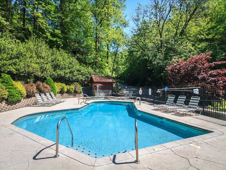 Cabana Enchanted View Lodge, 3 Bedrooms, Pool Access, Mountain View, Sleeps 10