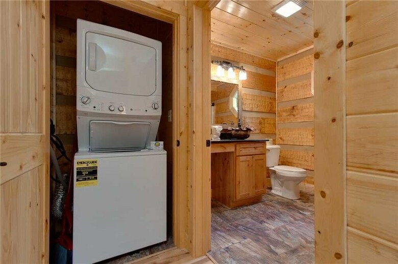 Cabana Lovers' Hideaway, 1 Bedroom, Jetted Tub, Private, Pool Table, Sleeps 4