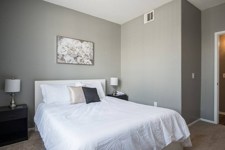 Apartamento Modern Quiet Home - 15 Minutes To Strip With Pool!
